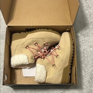 Sorel Beige Boots with Pink Laces and White Fur